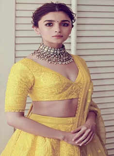 Alia Bhatt's stylish blouse designs