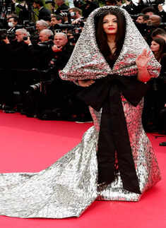 10 inspiring looks by Aishwarya Rai Bachchan at Cannes