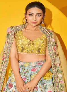 Karisma Kapoor is a treat for sore eyes in Indian ensembles