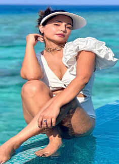 Hina Khan's beach looks are perfect inspiration for your tropical getaways