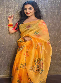 Elegance and &eacute;lan come naturally to her