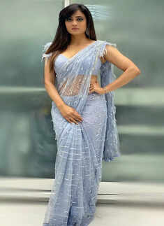 Breaking the net in that saree