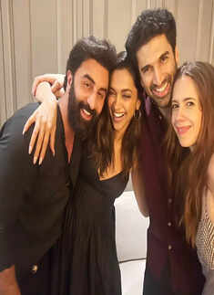 ​These reunion pictures of 'YJHD' cast Ranbir Kapoor, Deepika Padukone, Aditya Roy Kapur & Kalki Koechlin will make you nostalgic!