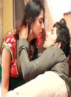 Mahie-Randeep's kissing scene leaked!