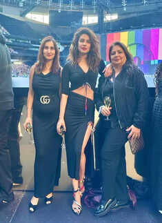 Priyanka Chopra and her mother attend Beyonc&eacute;'s concert