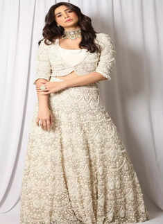 Daisy Shah commands attention with her splendid ethnic fashion game 