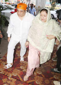 Gufi Paintal&rsquo;s prayer meet: Govinda-Sunita Ahuja, Feroz Khan, Surendra Pal, Kunal Jaisingh & others pay last tributes