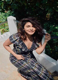 Mrunal Thakur nails easy-breezy summer fashion