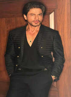 ​Shah Rukh Khan is aging backwards, these photos are proof