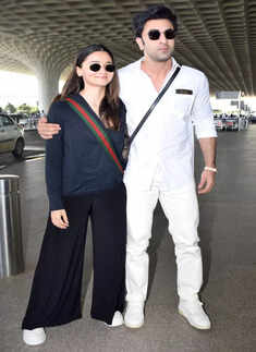 ​#ETimesSnapped: From Alia Bhatt-Ranbir Kapoor to Kiara Advani, paparazzi pictures of your favourite celebs​