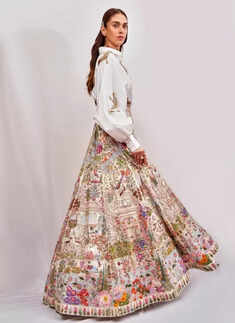 Aditi Rao Hydari is every bit a royal muse in majestic metallic suit and gold jewellery, see pictures