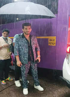 ​#ETimesSnapped: From Deepika Padukone to Shahid Kapoor-Mira Rajput, paparazzi pictures of your favourite celebs​