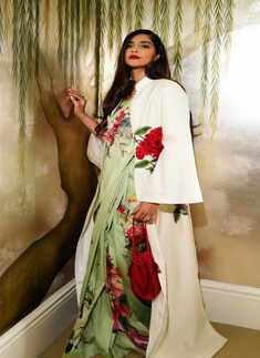 Sonam Kapoor represents India in floral print saree at UK PM Rishi Sunak's reception