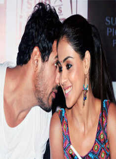 John, Genelia promote 'Force'