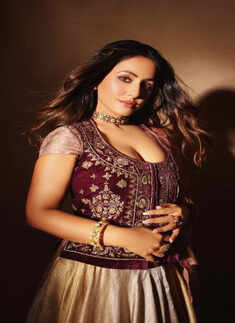 Hina Khan is an enthralling diva in majestic pastel-maroon lehenga choli