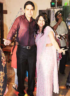 Amit & Harshi Kakar's wedding anniv.