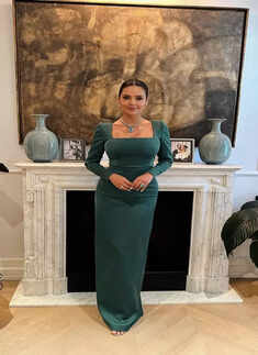 Esha Gupta looks chic in cyan green bodycon gown