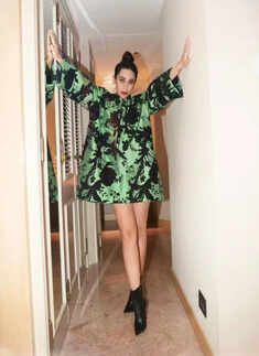 Karisma Kapoor looks stunning in printed dress as she enjoys the rain on the streets of London, see pictures