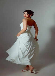 Khushi Kapoor exudes princess vibes in pristine white gown