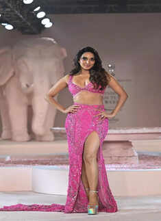Kiara Advani channels inner Barbie on the ramp in shimmery pink attire