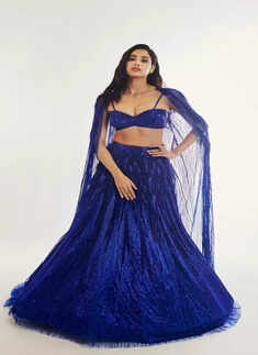 Janhvi Kapoor steals hearts with her elegant ethnic fashion