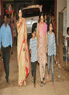 Sush attends 'Durga Puja'