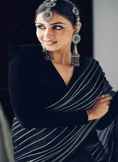 Genelia D'Souza is the epitome of grace in ethnic wear