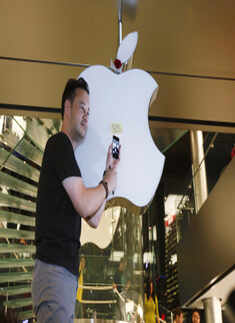 Steve Jobs passes away