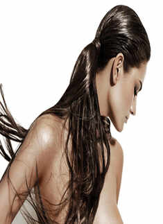 Hot models strike poses!