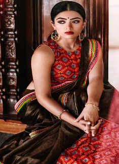 Rashmika Mandanna dazzles in traditional attire