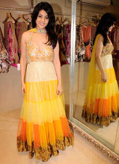 Anjana shops at Archana's store