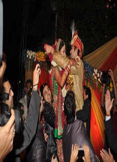 TV star Kinshuk weds Divya