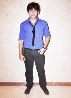 Vidya parties with 'Saas-Bahu' stars