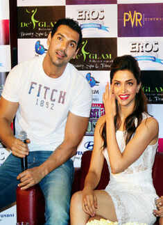 Akki, John, Dips promote 'Desi Boyz'
