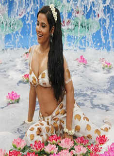 A raunchy Vidya sells more than SRK!