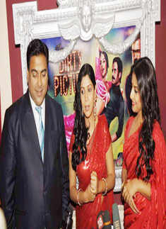 Vidya on sets of 'Bade Acche...'