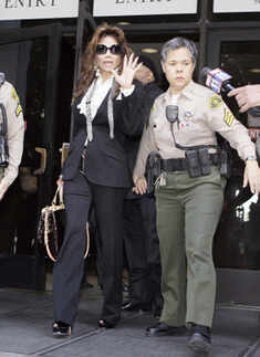 MJ's doctor jailed for 4 yrs!