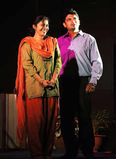 Play: 'Panchi Aise Aate Hain'