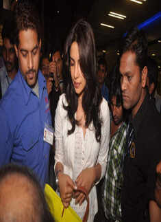 Priyanka returns from Dubai