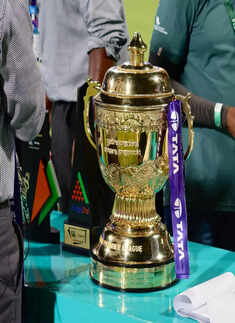 From Shah Rukh Khan dancing with Rahmanullah Gurbaz to Suhana Khan, Ananya Panday and Shanaya Kapoor posing with IPL trophy, inside KKR&rsquo;s after-party