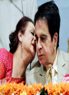 B'wood bigwigs wish Dilip Kumar