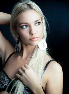 Sexy models strike poses!