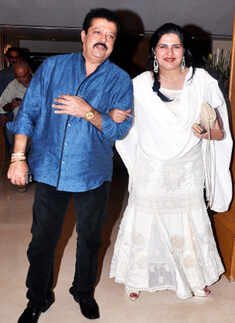 Dharam Oberoi, Ana Singh