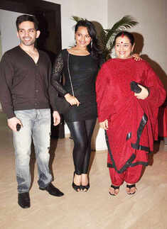 Sonakshi Sinha with family