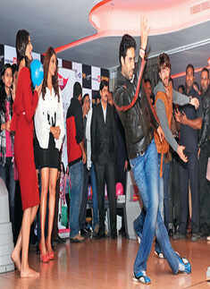 Abhi, Sonam, Neil promote 'Players'