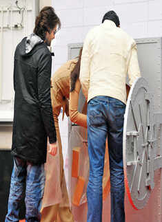 Abhi, Sonam, Neil promote 'Players'