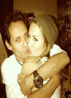Marc Anthony dating Venezuelan model