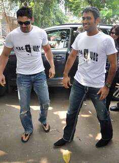 Don't be so harsh on Mahi: John