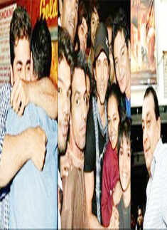 Agneepath's sp. screening for Hrithik's gay fans