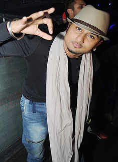 Honey Singh performs @ Jynxxx party